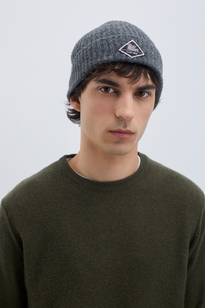 KNITTED BEANIE HAT