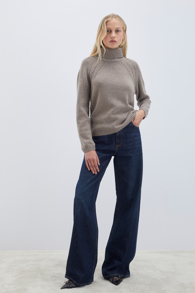 TURTLE NECK SWEATER IN WOOL AND CASHMERE