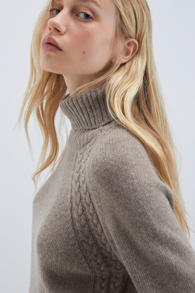 TURTLE NECK SWEATER IN WOOL AND CASHMERE