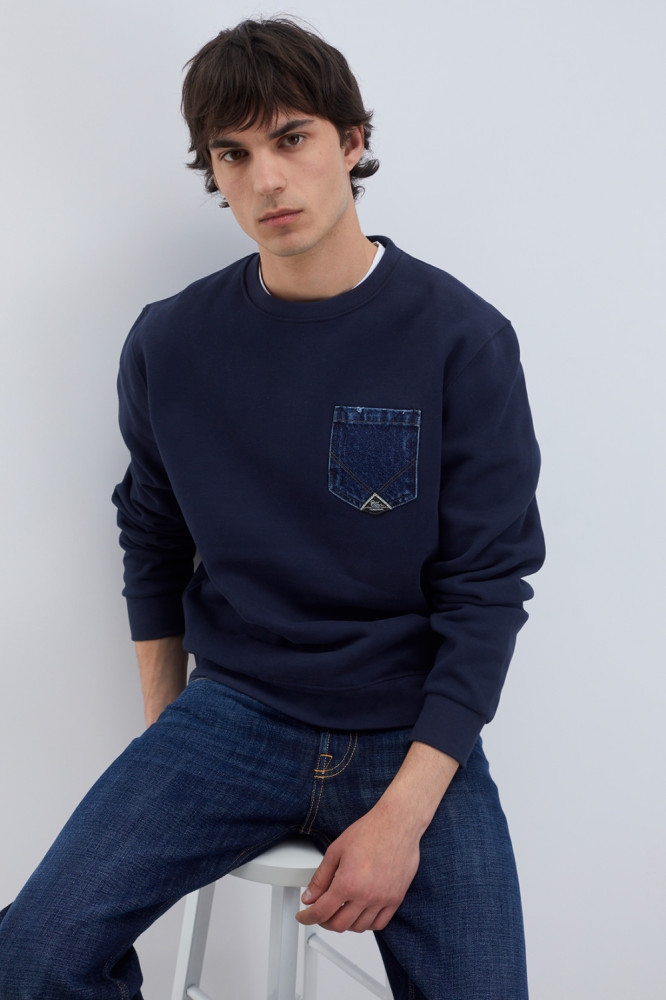 BRUSHED POCKET CREW NECK SWEATSHIRT 