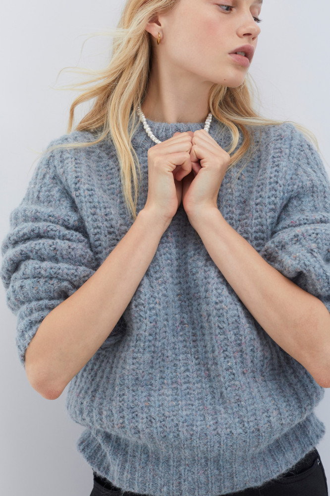 KNOP YARN CREW NECK SWEATER 