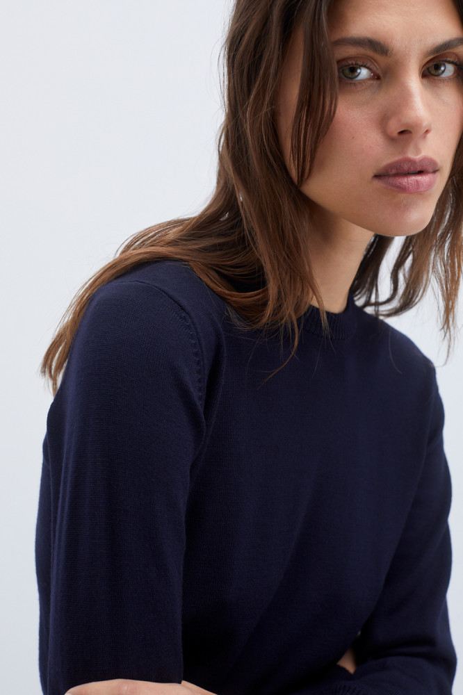 CREW NECK SWEATER IN VIRGIN WOOL