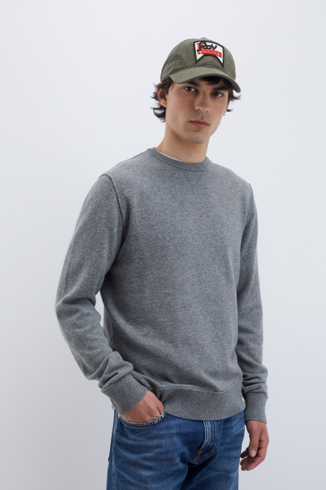 RAW EDGE CREW NECK SWEATER IN WOOL AND CASHMERE