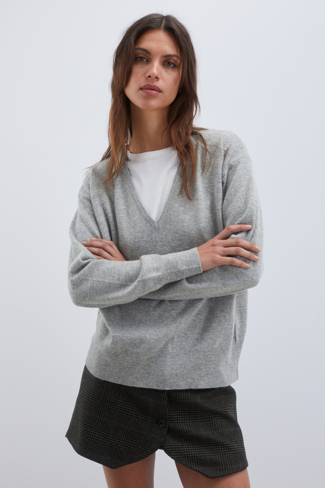 V-NECK SWEATER IN WOOL AND CASHMERE