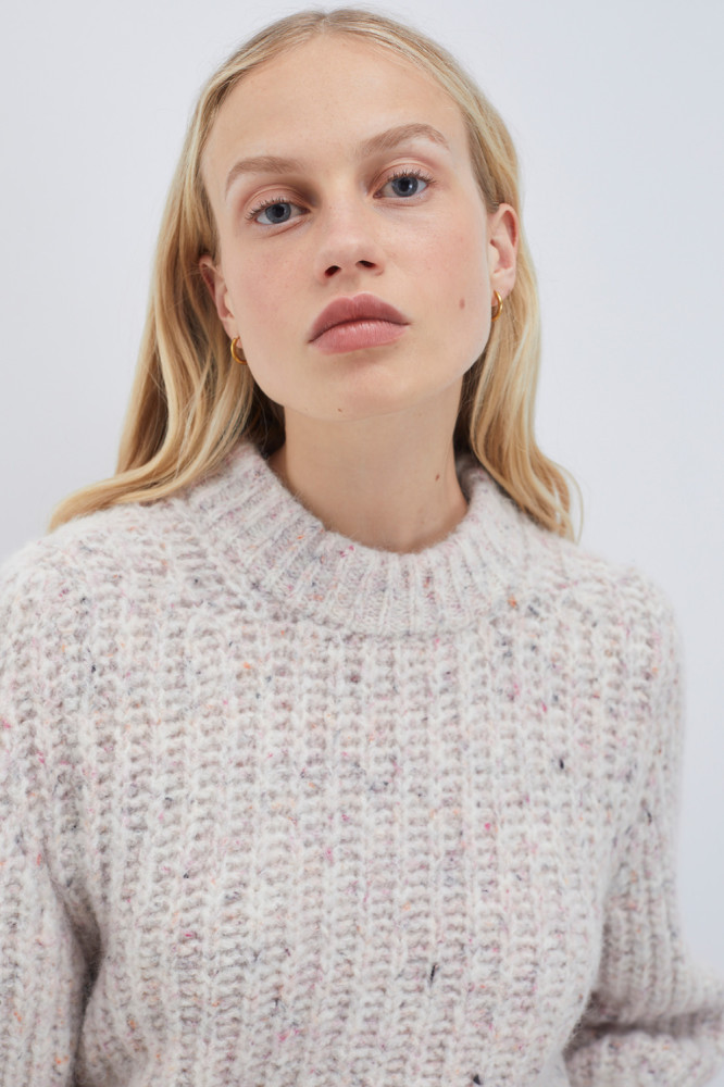 KNOP YARN CREW NECK SWEATER 