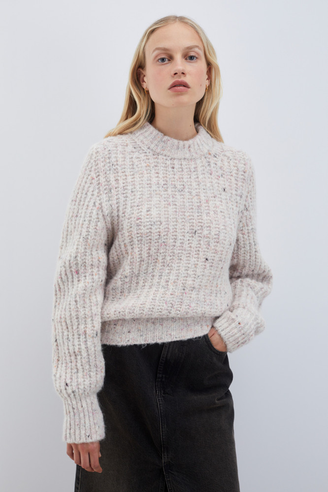 KNOP YARN CREW NECK SWEATER 